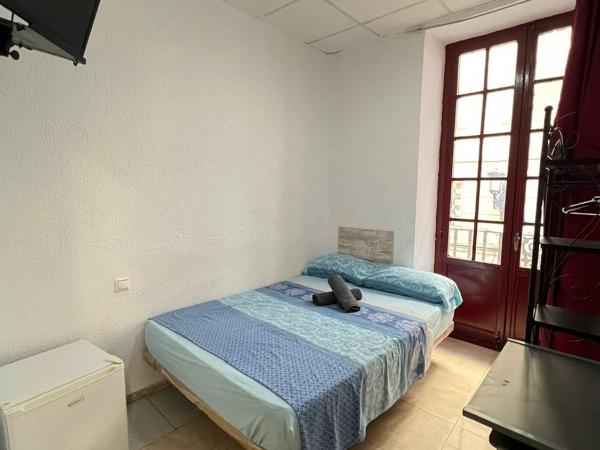 Hostal Milan : photo 2 de la chambre chambre double ou lits jumeaux avec salle de bains commune