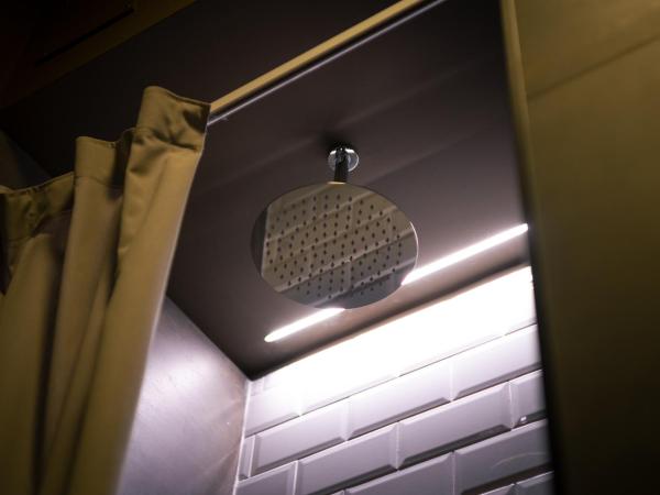 Hostelò - Luxury Hostel : photo 8 de la chambre chambre quadruple de luxe