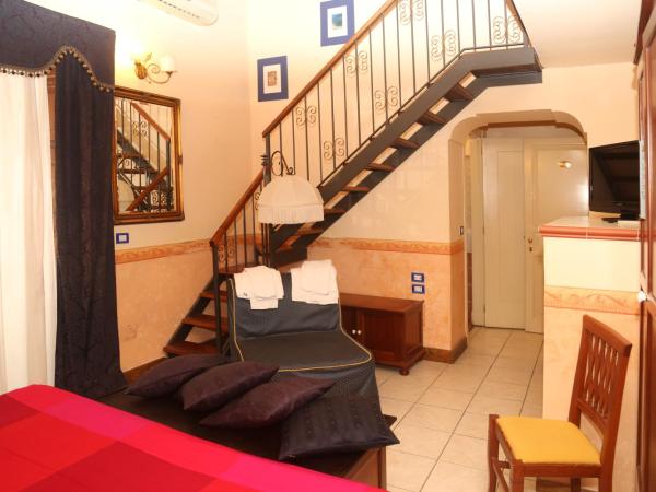 Nuovo Hotel Sangiuliano : photo 8 de la chambre chambre familiale avec balcon - en duplex