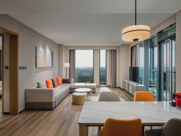 Hyatt Place Chengdu Bio-Town : photo 9 de la chambre one-bedroom apartment with park view （room includes 1 breakfast only）