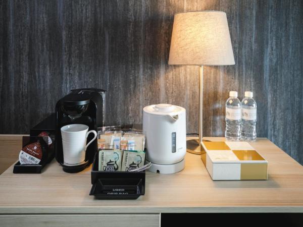 Hotel Royal Classic Osaka : photo 3 de la chambre premium twin room with sofa - non-smoking