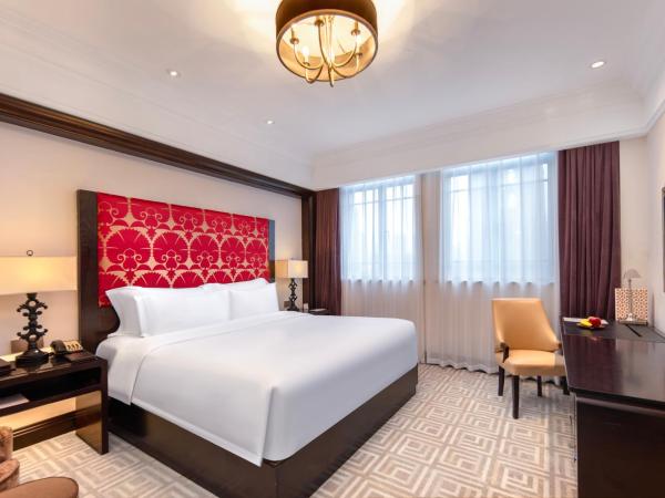 The Yangtze Boutique Shanghai - Free minibar for the first round of the day : photo 1 de la chambre shanghai grand king room - welcome fruit  & welcome snacks *1  per stay ( up 2 persons ) 