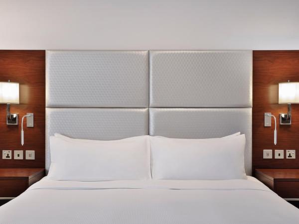 Hilton Dubai The Walk : photo 8 de la chambre suite familiale 2 chambres - vue sur mer (accès à la plage privée)