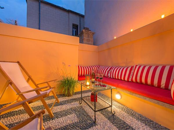 Rodos Niohori Elite Suites Boutique Hotel : photo 7 de la chambre suite supérieure (1-4 adultes) avec terrasse privée