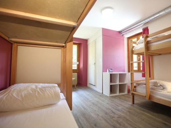 1861 Châtel Hostel : photo 4 de la chambre chambre quadruple avec douche