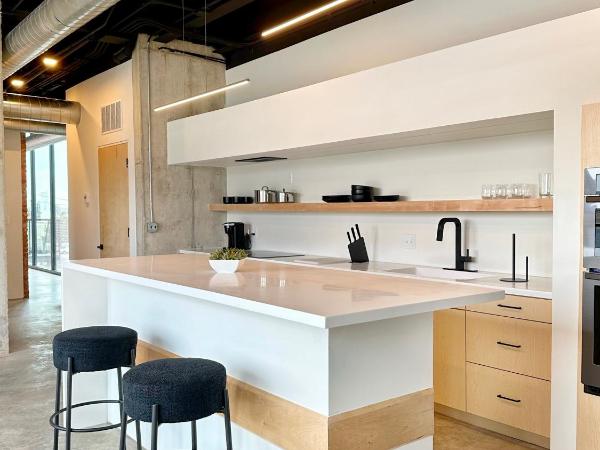 Left Frame Lofts 410, Where luxury meets history : photo 3 de la chambre appartement 2 chambres