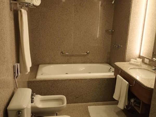 White Plaza Hotel : photo 4 de la chambre chambre lit king-size deluxe