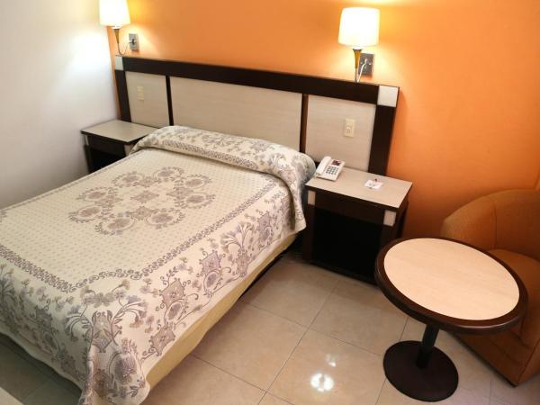 Hotel Baluarte : photo 7 de la chambre chambre standard avec un lit double