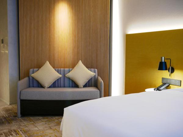 Hilton Garden Inn Nanjing Hexi Olympic Sports Center : photo 7 de la chambre chambre lit king-size premium avec canapé-lit