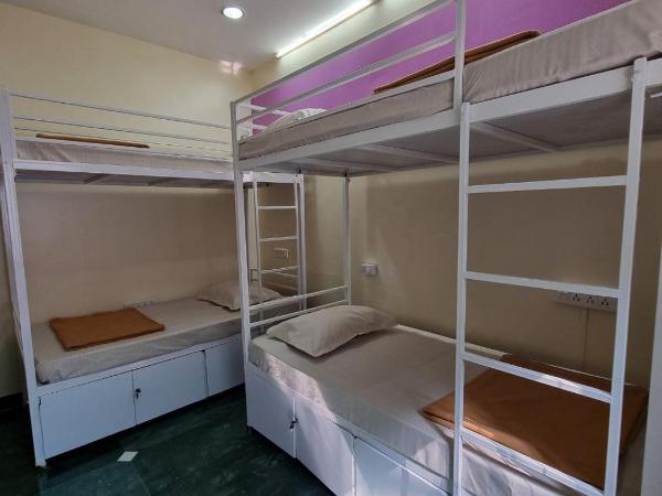 JOY HOSTEL - Digital Nomads Hostel & PG - Koregaon Park : photo 3 de la chambre dortoir pour femmes de 6 lits