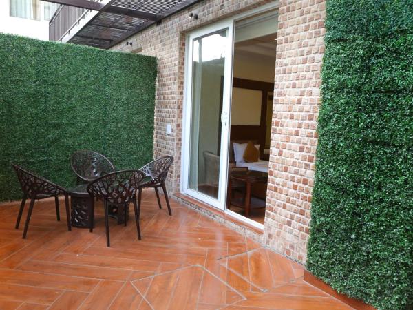 Karon Hotels - Lajpat Nagar : photo 6 de la chambre chambre double ou lits jumeaux avec balcon