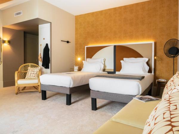 Le Saint Gervais Hotel & Spa Handwritten Collection : photo 9 de la chambre suite double junior avec canapé-lit double