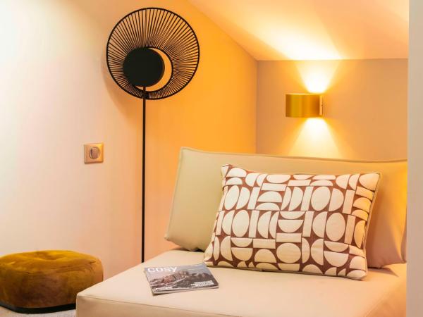 Le Saint Gervais Hotel & Spa Handwritten Collection : photo 9 de la chambre chambre double supérieure avec canapé