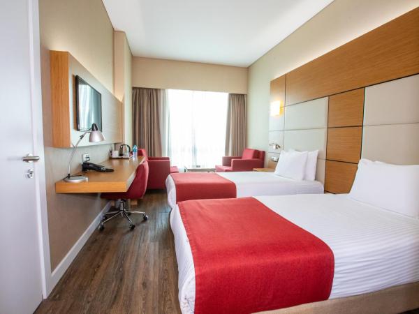 Ramada Encore Istanbul Kartal : photo 1 de la chambre chambre lits jumeaux - non-fumeurs