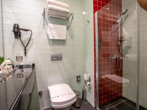 Ramada Encore Istanbul Kartal : photo 7 de la chambre chambre lit queen-size affaires - non-fumeurs