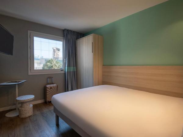 ibis budget Nice Aeroport : photo 10 de la chambre triple room with queen bed and bunk bed above