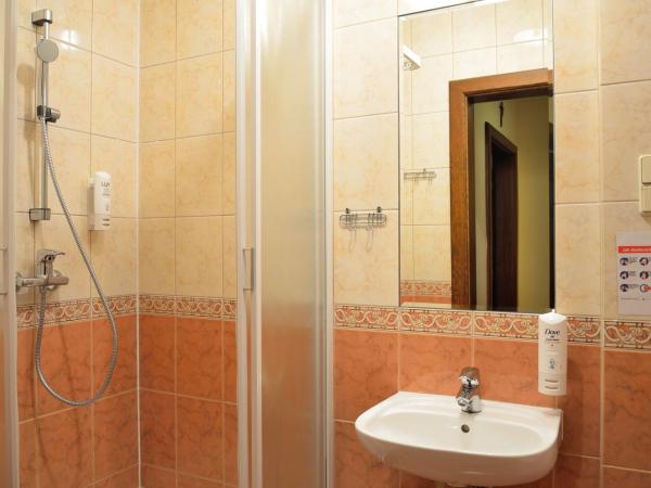 WenderEDU Business Center : photo 4 de la chambre chambre triple Économique