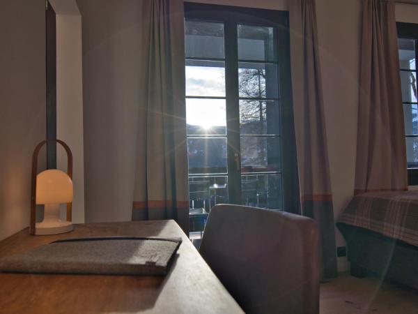 Eiger View Alpine Lodge : photo 2 de la chambre eiger suite with balcony and eiger view