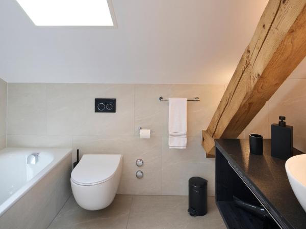 Eiger View Alpine Lodge : photo 10 de la chambre studio with small bathtub