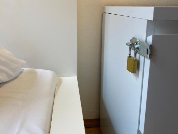 Minimal Hostel No 41 : photo 3 de la chambre lit dans dortoir 6 lits