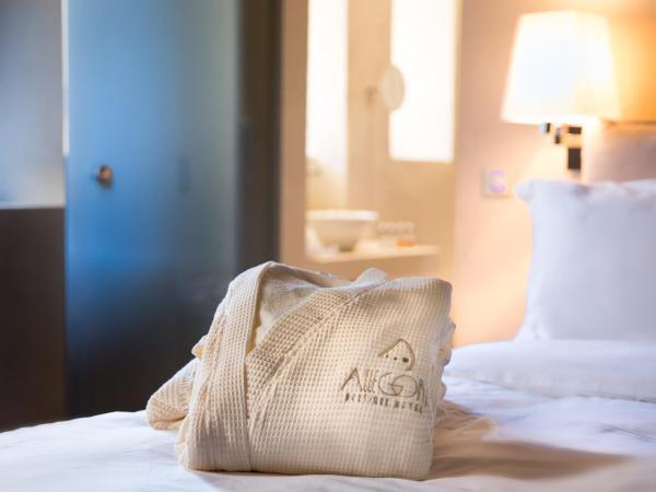 Allegory Boutique Hotel : photo 9 de la chambre suite junior avec douche à jets pour le corps - orphée