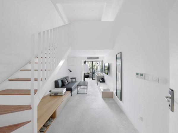 Lloyd's Inn Kuala Lumpur : photo 1 de la chambre chambre lit king-size avec balcon