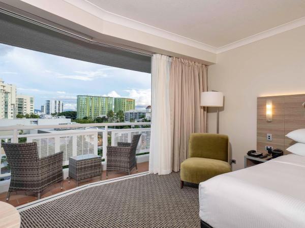 DoubleTree by Hilton Cairns : photo 3 de la chambre deluxe double double room with sea view