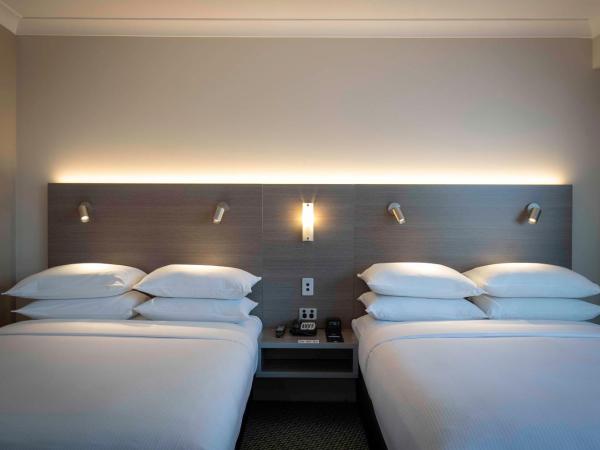 DoubleTree by Hilton Cairns : photo 5 de la chambre deluxe double double room with sea view