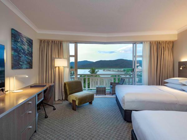 DoubleTree by Hilton Cairns : photo 6 de la chambre deluxe double double room with sea view