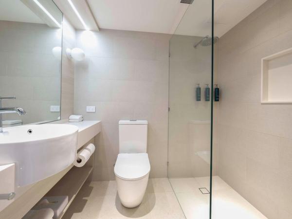 DoubleTree by Hilton Cairns : photo 8 de la chambre deluxe double double room with sea view