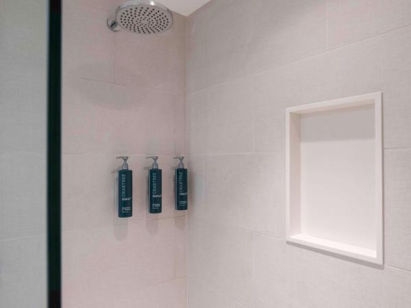 DoubleTree by Hilton Cairns : photo 5 de la chambre chambre lit king-size deluxe - vue sur mer