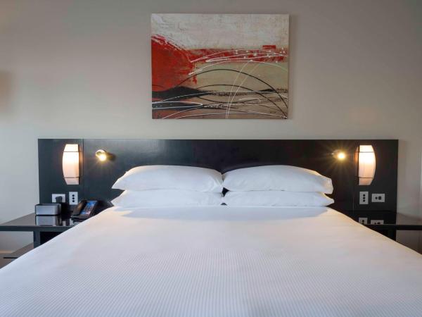 Hilton Cairns : photo 1 de la chambre chambre lit king-size exécutive