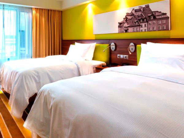 Hampton by Hilton Warsaw City Centre : photo 1 de la chambre twin room with city view - high floor