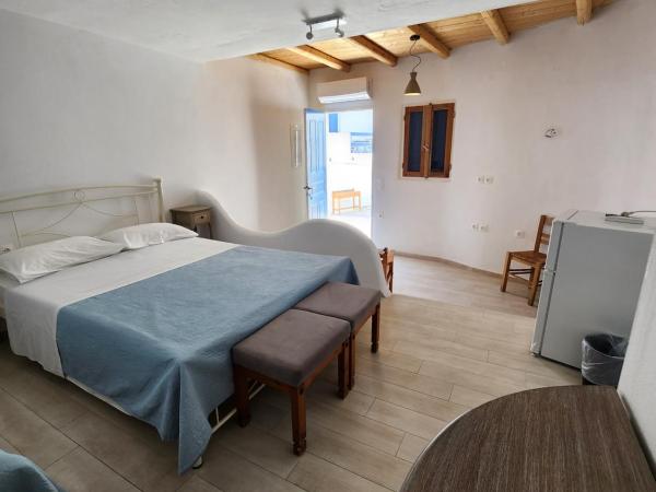 Hotel Kastelakia Mykonos : photo 2 de la chambre chambre triple