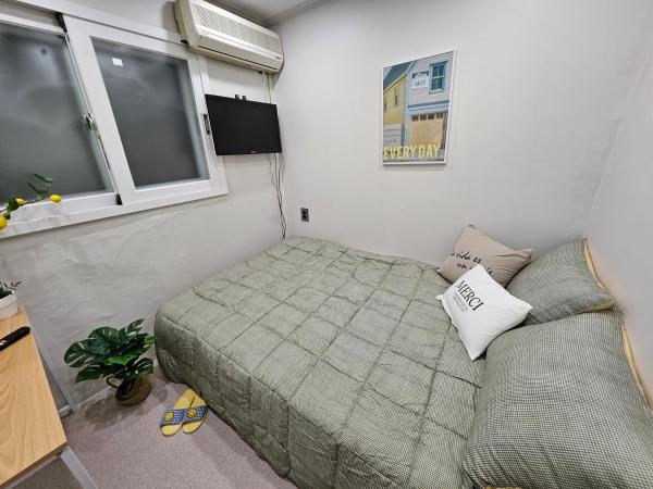 Seoul Stay : photo 2 de la chambre chambre double avec salle de bains privative
