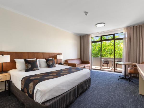 Comfort Hotel Adelaide Meridien : photo 3 de la chambre chambre lit king-size supérieure