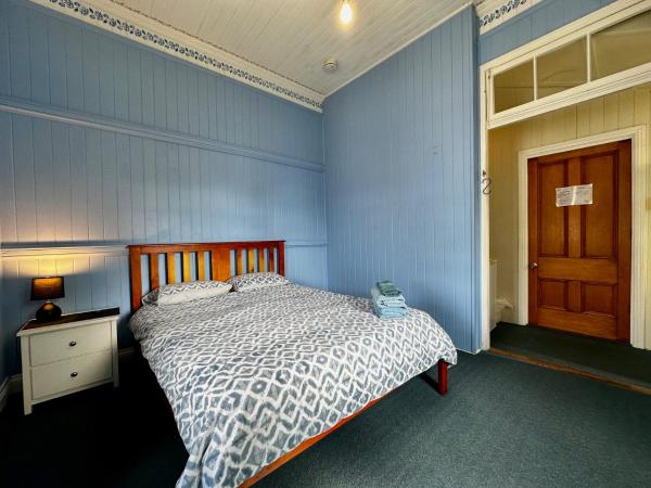 Minto Accommodation Brisbane : photo 1 de la chambre chambre lit queen-size 