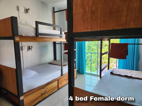 Theppahrak Hostel Khaolak : photo 3 de la chambre lit dans dortoir pour femmes de 4 lits