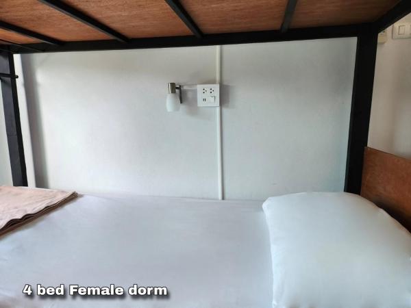 Theppahrak Hostel Khaolak : photo 6 de la chambre lit dans dortoir pour femmes de 4 lits