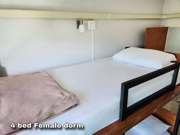 Theppahrak Hostel Khaolak : photo 8 de la chambre lit dans dortoir pour femmes de 4 lits