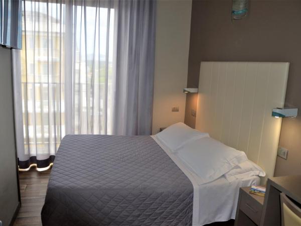 Yes Hotel Touring & SPA : photo 4 de la chambre city side small double room with pool access