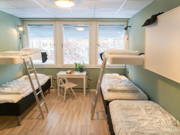 Göteborg Hostel : photo 4 de la chambre chambre familiale (6 adultes) avec salle de bains commune