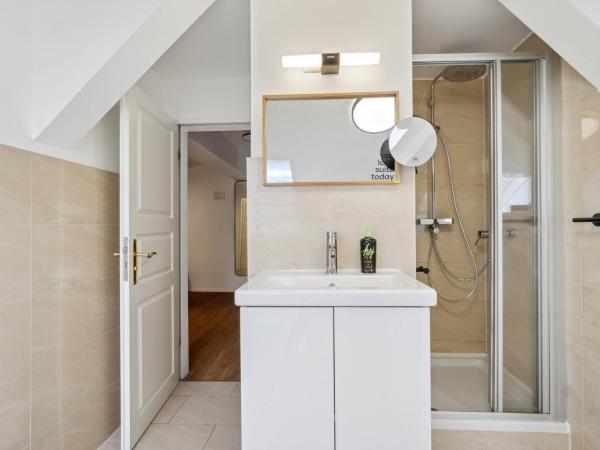 limehome Dresden Antonstraße : photo 4 de la chambre one-bedroom attic suite