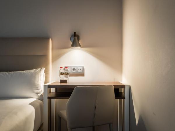 Arya Stadium Hotel : photo 4 de la chambre chambre double intérieur