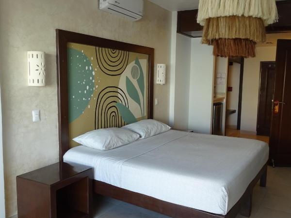 Hotel Kinich : photo 5 de la chambre chambre lit king-size deluxe avec terrasse ou balcon