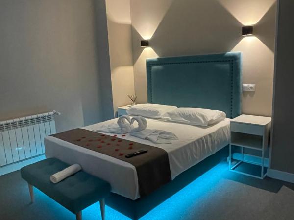 Rooms Luxury Madrid : photo 7 de la chambre chambre double avec salle de bains privative