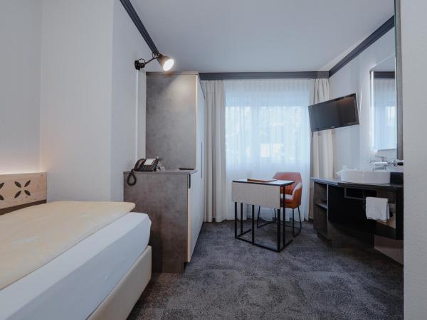 Hotel Central Wolter - Grindelwald : photo 9 de la chambre chambre familiale avec balcon (3 personnes)