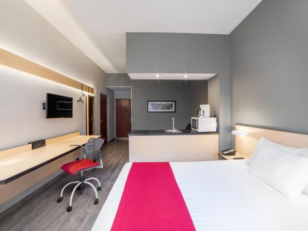 City Express by Marriott Puebla Centro : photo 3 de la chambre suite lit queen-size avec canapé-lit