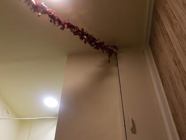 Near Airport AC Couple Friendly Room at a Budget Inn : photo 8 de la chambre chambre quadruple avec salle de bains commune