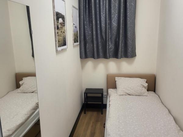 Rooms4Rest Bokserska - Private rooms for tourists - ATR Consulting Sp, z o,o, : photo 6 de la chambre chambre simple avec salle de bains commune